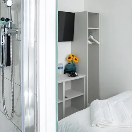 Superior Compact Studio Close To Amenities