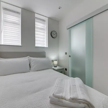 Superior Compact Studio Close To Amenities Lejlighed